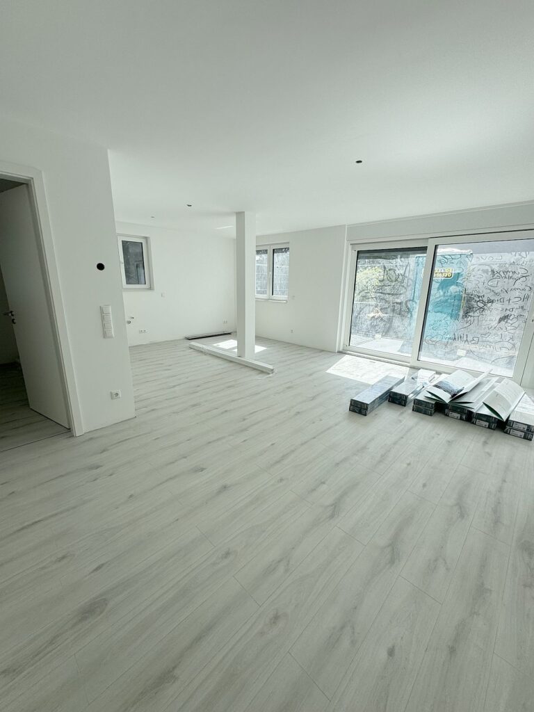 Wohnzimmer-offene Küche-Terrasse