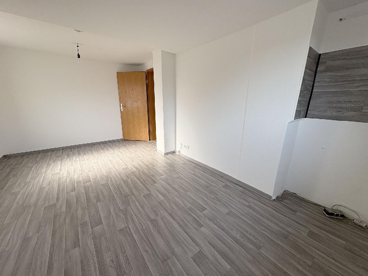 Wohnraum 2 links